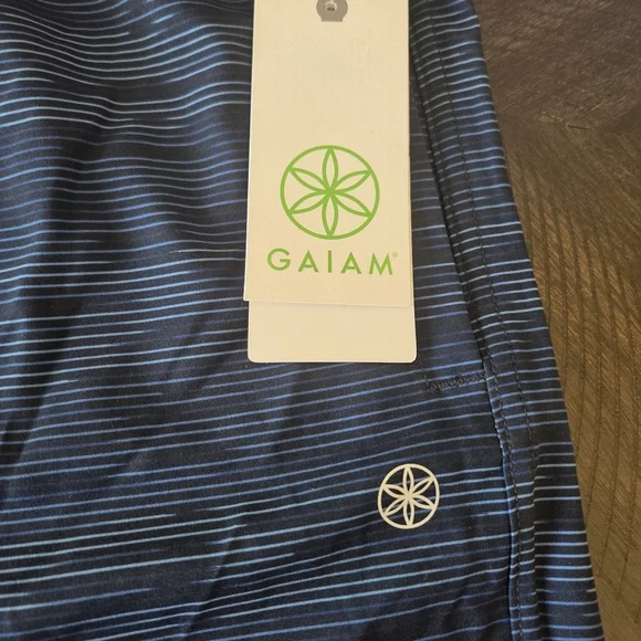 NWT GAIAM Men's Streak 9 In Short - Navy Blue Striped Athletic Shorts Large - Picture 1 of 14
